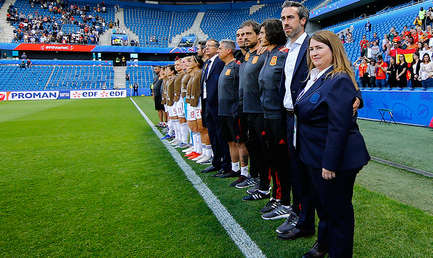 El banquillo de la Selección española femenina antes del encuentro frente a China