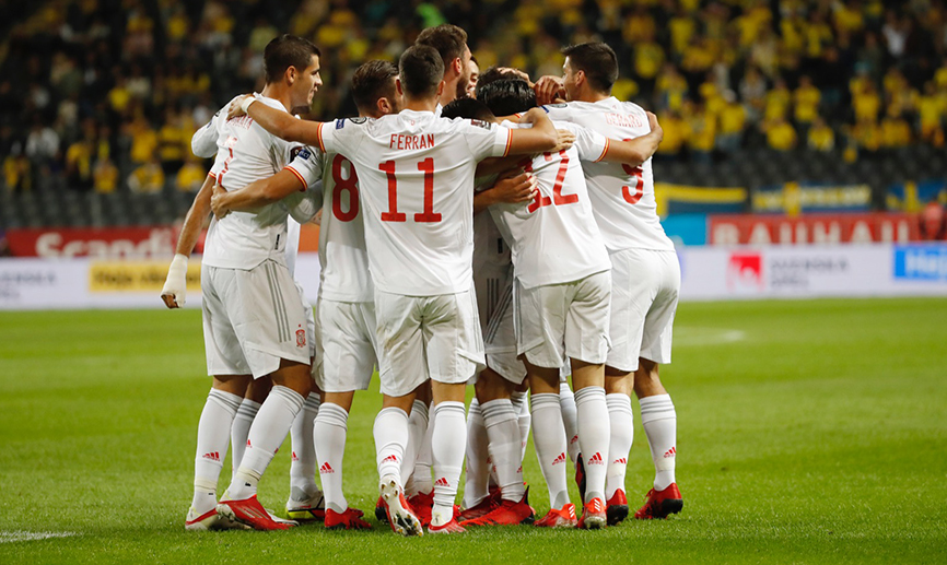 Los jugadores de la Selección española durante el partido frente a Suecia en Solna