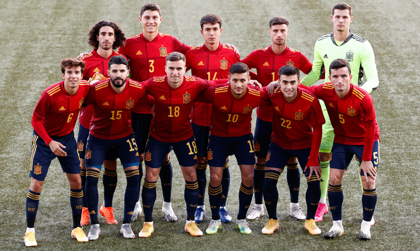 La Selección española Sub-21 posa antes de su encuentro frente a las Islas feroe