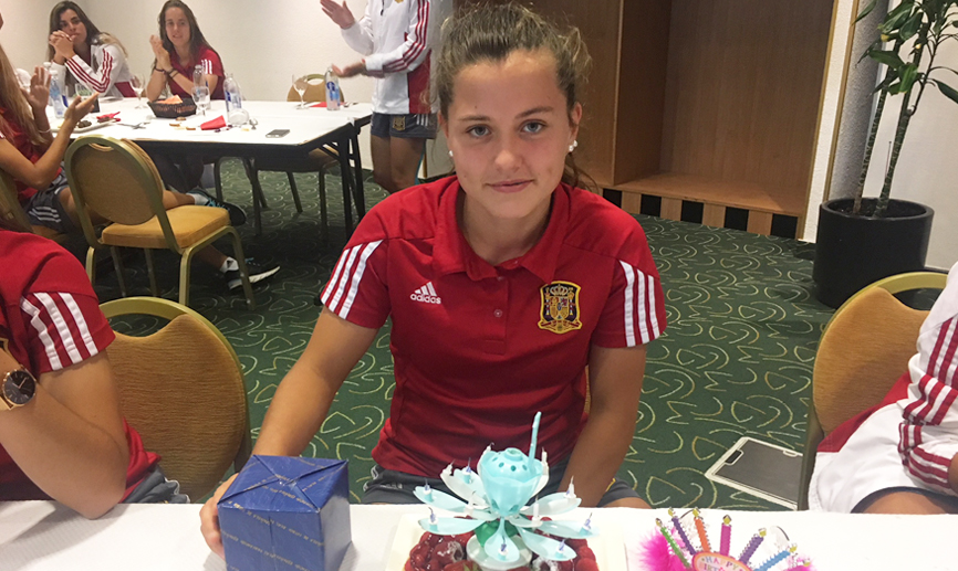 Clàudia Pina cumple 17 años en plena concentración mundialista