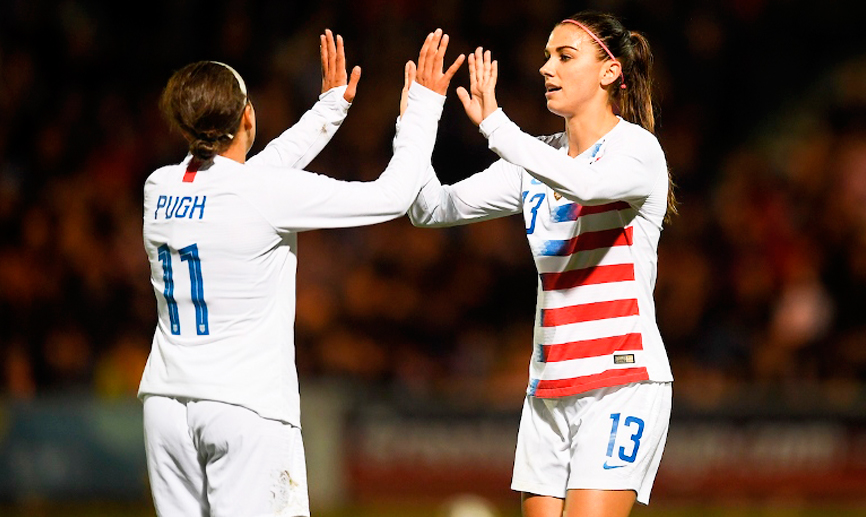 La capitana de Estados Unidos, Alex Morga, celebra un tanto