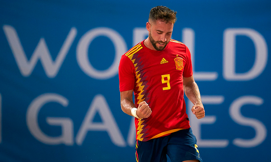 Edu Suárez celebra un gol