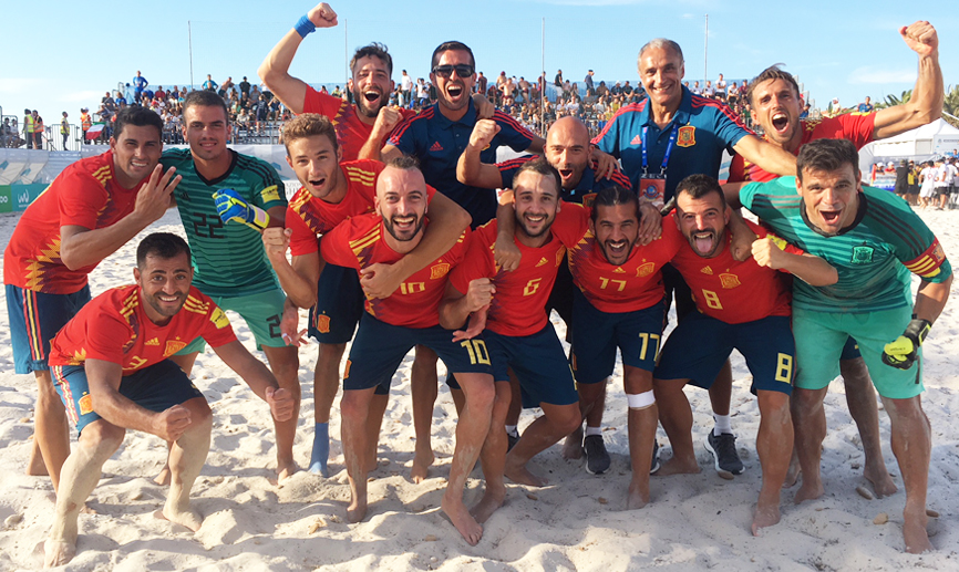 La Selección española de fútbol playa festeja su clasificación para la final de la Liga Europea de Fútbol Playa