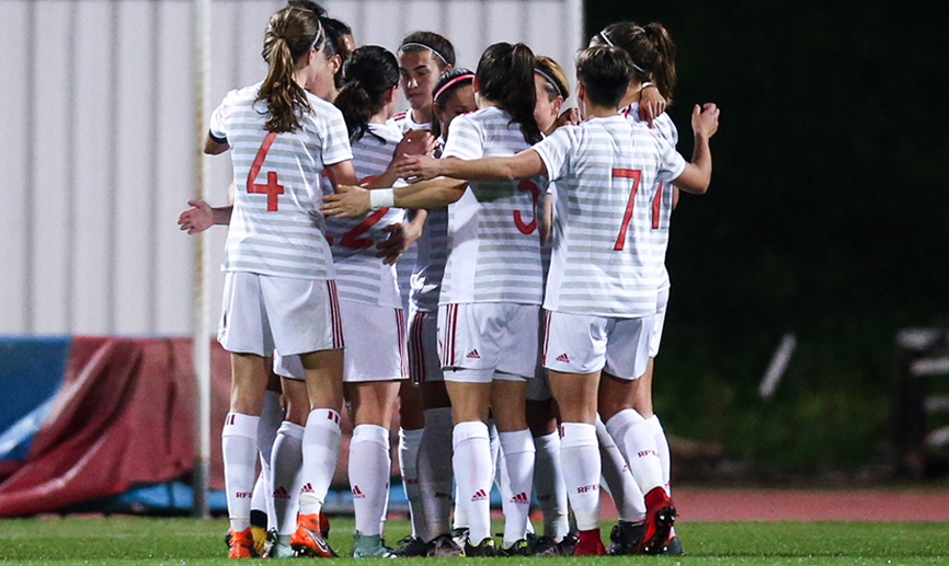 La selección española femenina celebra un tanto ante Austria
