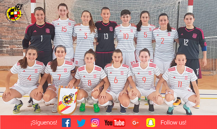 La Selección española Sub-17 femenina de Fútbol Sala posa antes de su encuentro en Nazaré (Portugal)