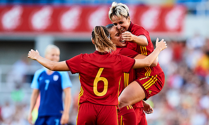 Las jugadoras de la Selección española celebran uno de sus goles contra Finlandia