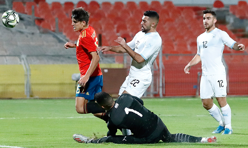 Momento del partido entre las selecciones Sub-21 de Israel y España disputado en Ramat Gan