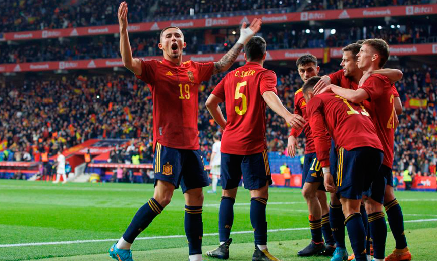 España celebra su triunfo en el RCDE Stadium