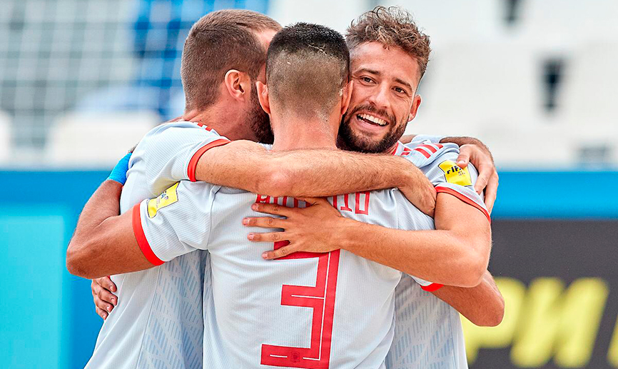 España comienza el clasificatorio goleando a Letonia