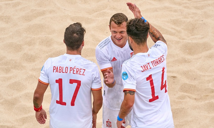 España sigue la racha en Nazaré y alcanza la final del clasificatorio europeo