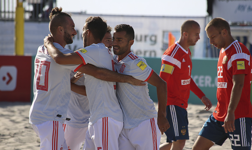 CRÓNICA | España consigue una gran victoria ante Rusia y se mete en la Superfinal (2-6)