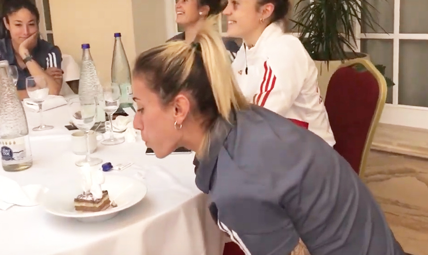 Ángela Sosa celebra su 26º cumpleaños en plena concentración