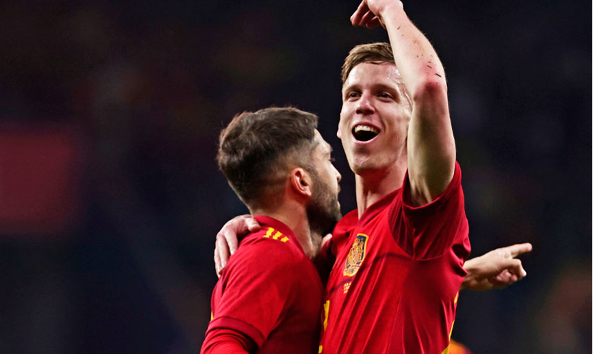Dani Olmo celebra un gol con la Selección
