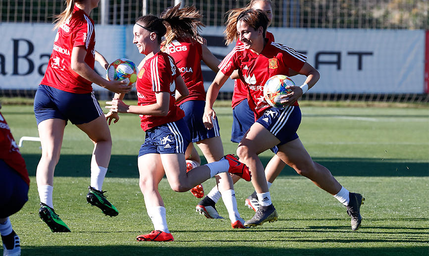 Las jugadoras de la Selección española se entrenan en la Ciudad del Fútbol