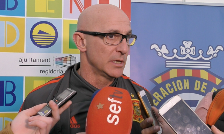 Luis de la Fuente atiende a los medios de comunicación