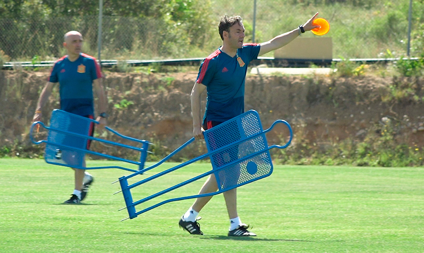 Santi Denia y David Gordo en el entrenamiento de la Sub-19