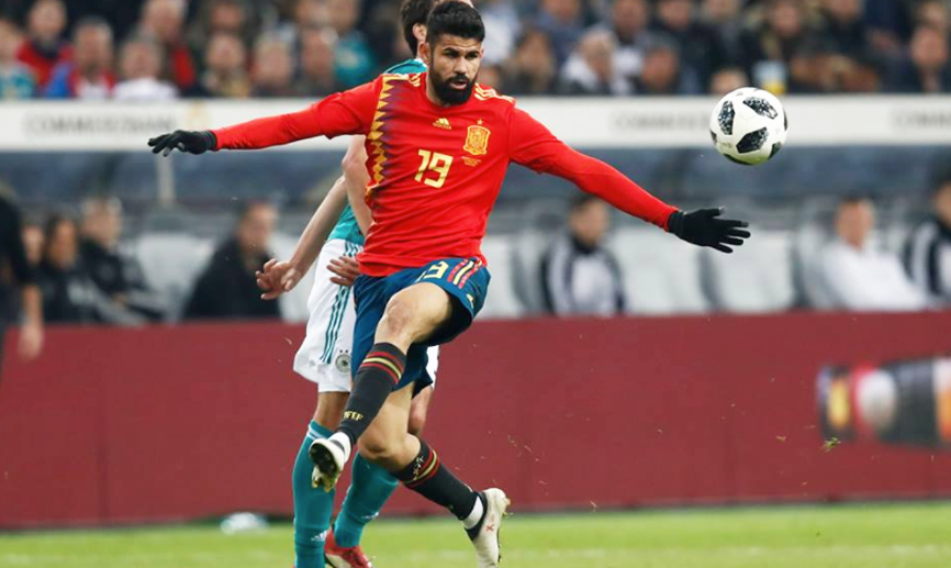 Diego Costa durante un partido con la selección española