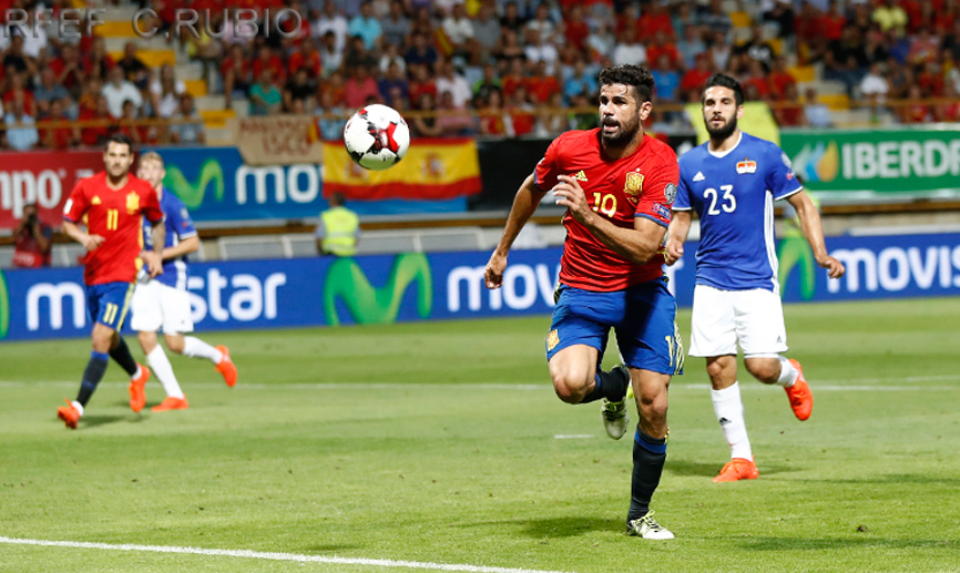 Diego Costa durante un partido con la selección española