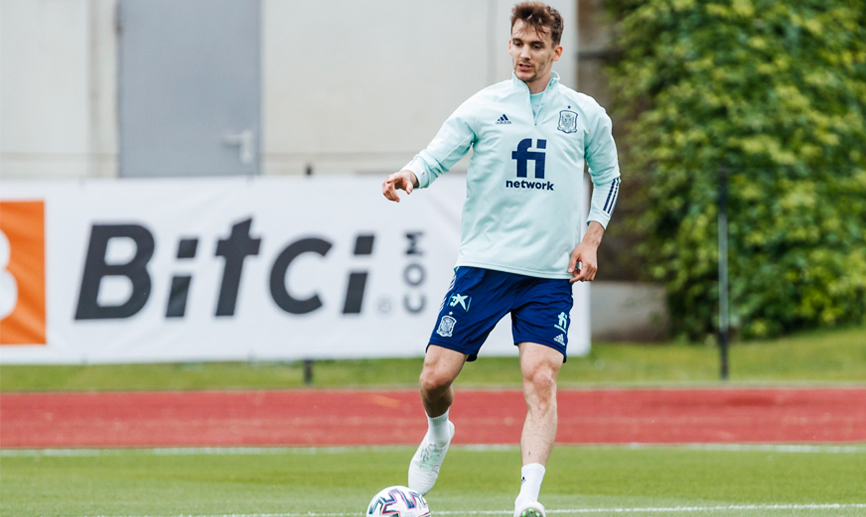 El jugador internacional Diego Llorente se ejercita en la Ciudad del Fútbol