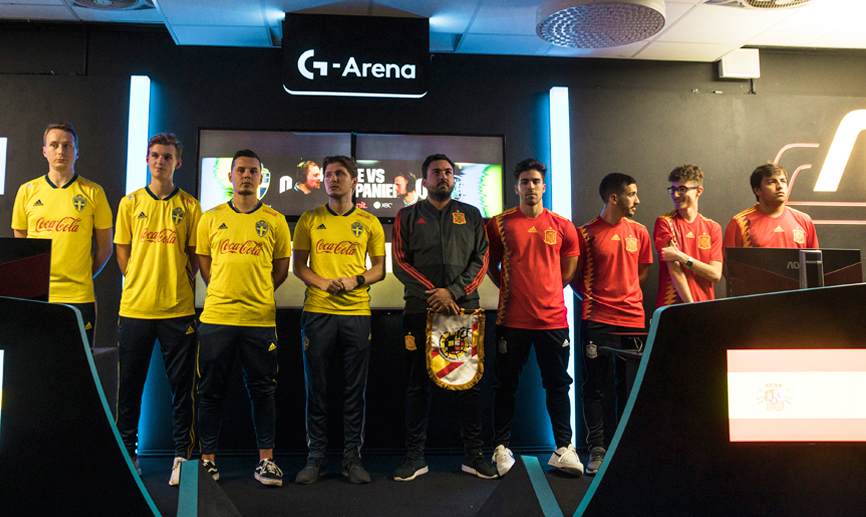 Los jugadores de Suecia y España antes de su enfrentamiento en 