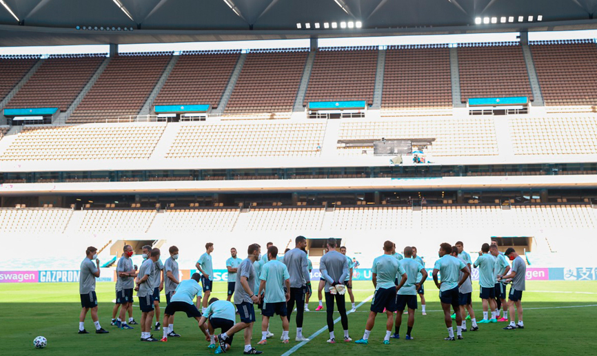 La Selección española se entrena en el estadio La Cartuja de Sevilla
