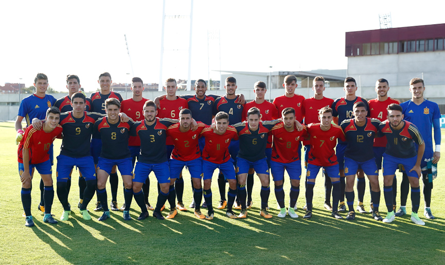 Foto de familia de la nueva generación de la Sub-19