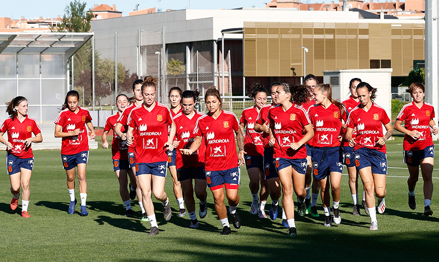Las jugadoras de la Selección española se entrenan en la Ciudad del Fútbol