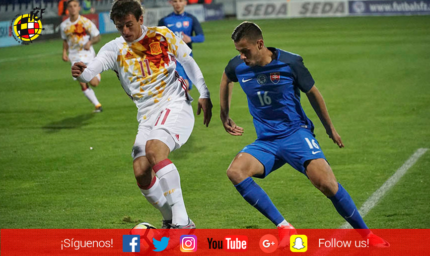 Mikel Oyarzabal durante el encuentro entre Eslovaquia y España