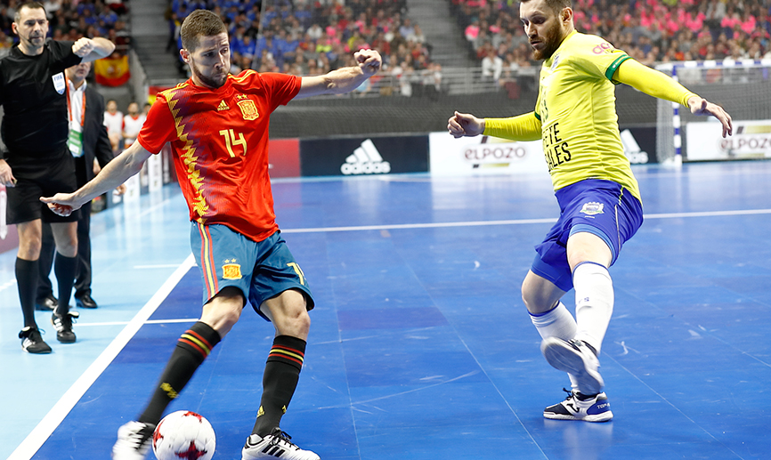 Momento del partido entre España y Brasil jugado en Madrid