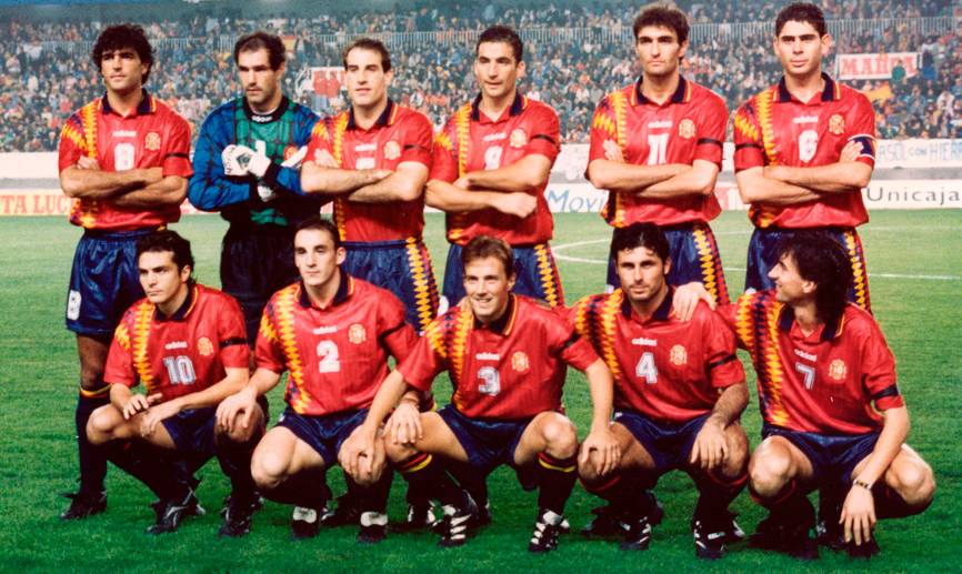 La Selección Española posa antes del España-Finlandia de 1994 en Málaga