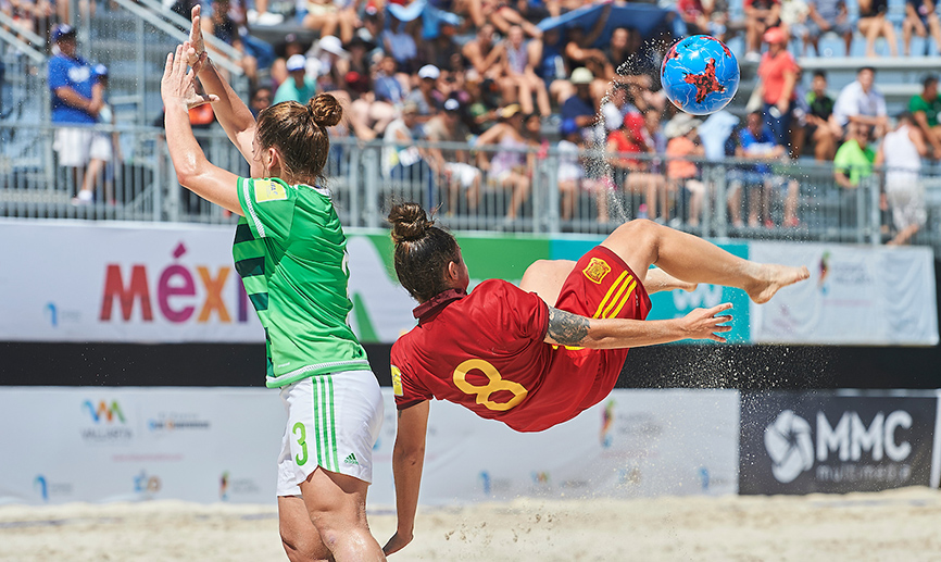 chilena de una jugadora de la SeFutbol Playa