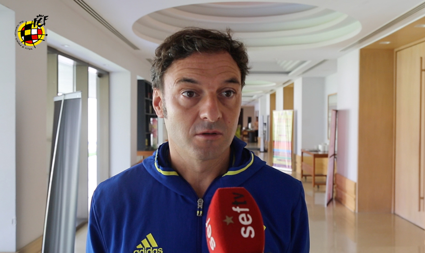 Santi Denia: "España llega con mucha ilusión. Con muchas ganas de afrontar estos octavos de final"