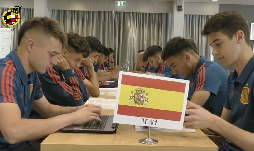 VÍDEO | Los internacionales sub-17 no abandonan sus estudios durante la concentración