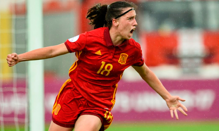 Eva Navarro festeja un gol con la Selección española femenina