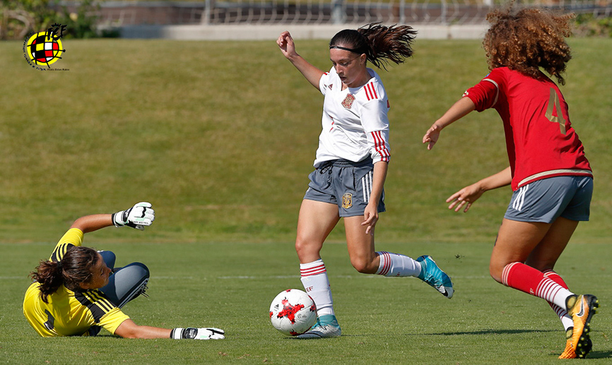 Eva Navarro durante un entrenamiento con España