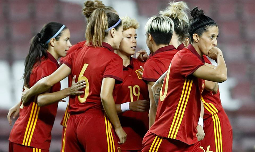 Las jugadoras de la Selección femenina celebran un gol
