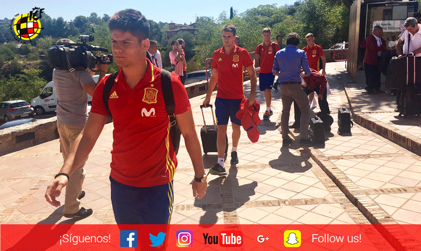 Los jugadores de la Selección española Sub-21 a su llegada a Toledo 
