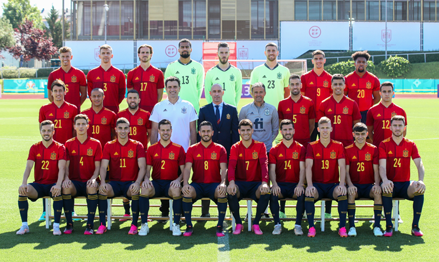 La Selección española se realiza su fotografía oficial de corto para la Eurocopa 2020