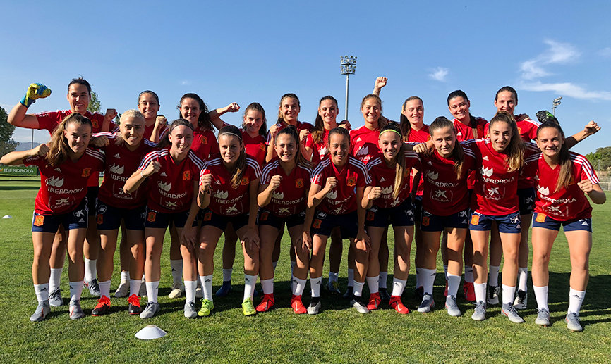 Puño en alto y ánimos por las nubes en la Sub-19 femenina