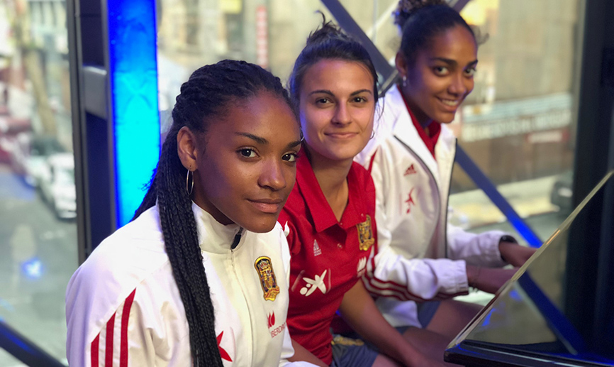 Irene, Salma y Mabel en el hotel de concentración