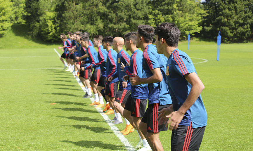 GALERÍA | Buenas sensaciones en el entrenamiento de la sub-17
