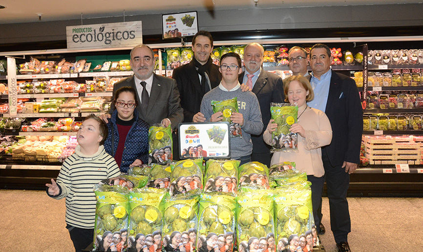 Julen Lopetegui asiste a la presentación de la campaña "Alcachofas solidarias"