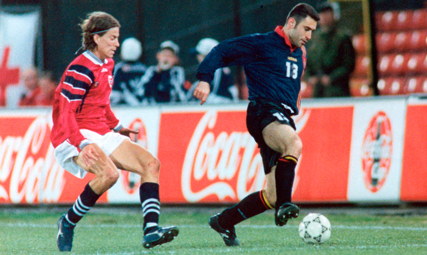 José Francisco Molina durante su debut como extremos izquierdo de la Selección