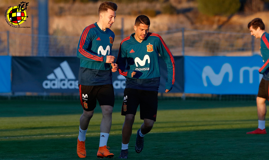 Francis Guerrero y Pablo Fornals en un entrenamiento de la selección española Sub-21