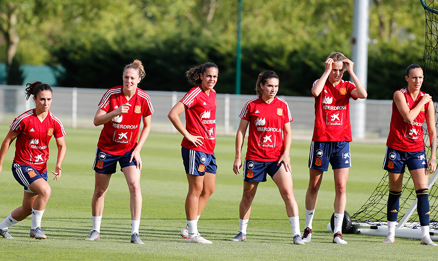La Selección española femenina se entrena en Reims