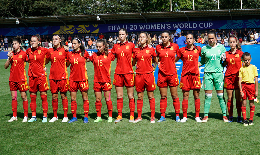 La Selección Sub-20 femenina escucha el himno de España antes de enfrentarse a Japón