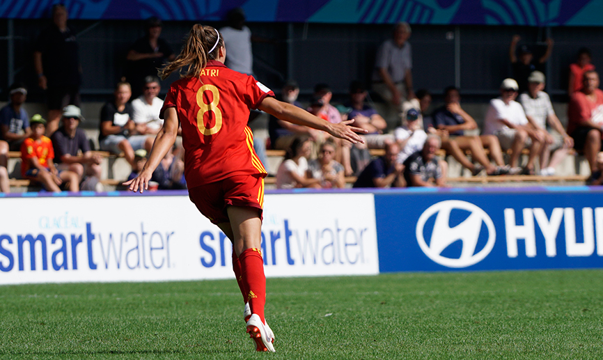 Patricia Guijarro celebra el primer gol de la Selección española