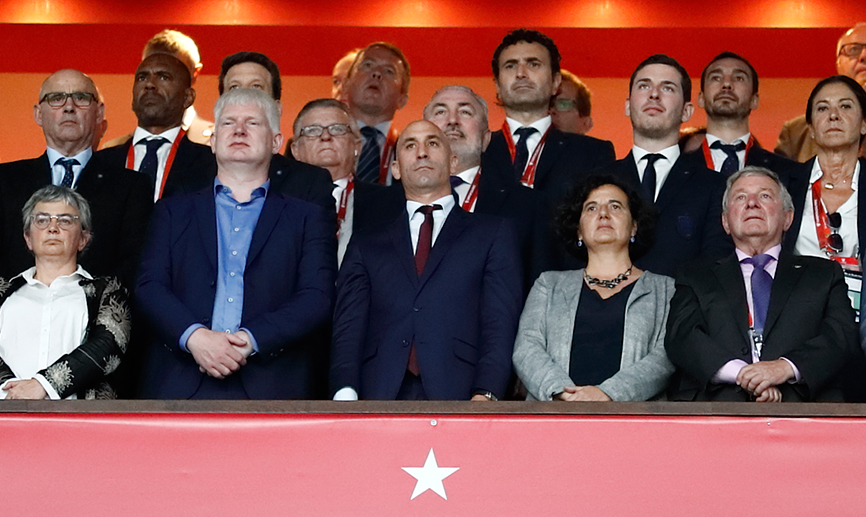 Imagen del palco en Gijón durante los prolegómenos al encuentro frente a Islas Feroe