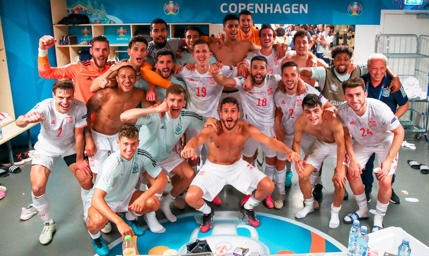 La Selección española celebra su clasificación para cuartos de final de la Eurocopa