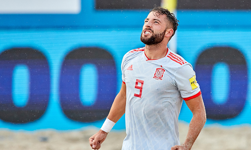 Eduard celebra un gol